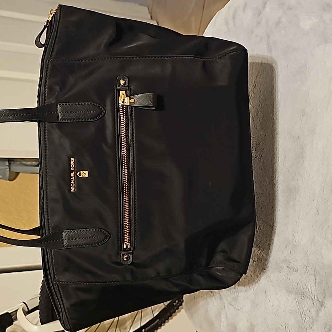 Michael Kors Kelsey Large Top-Zip Tote